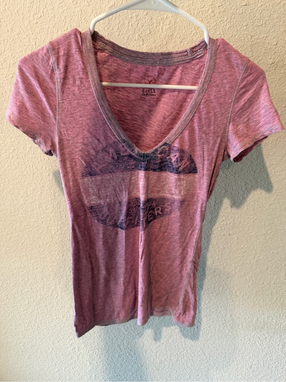 American Eagle Outfitters Heather Rose V-Neck Short Sleeve Tee
